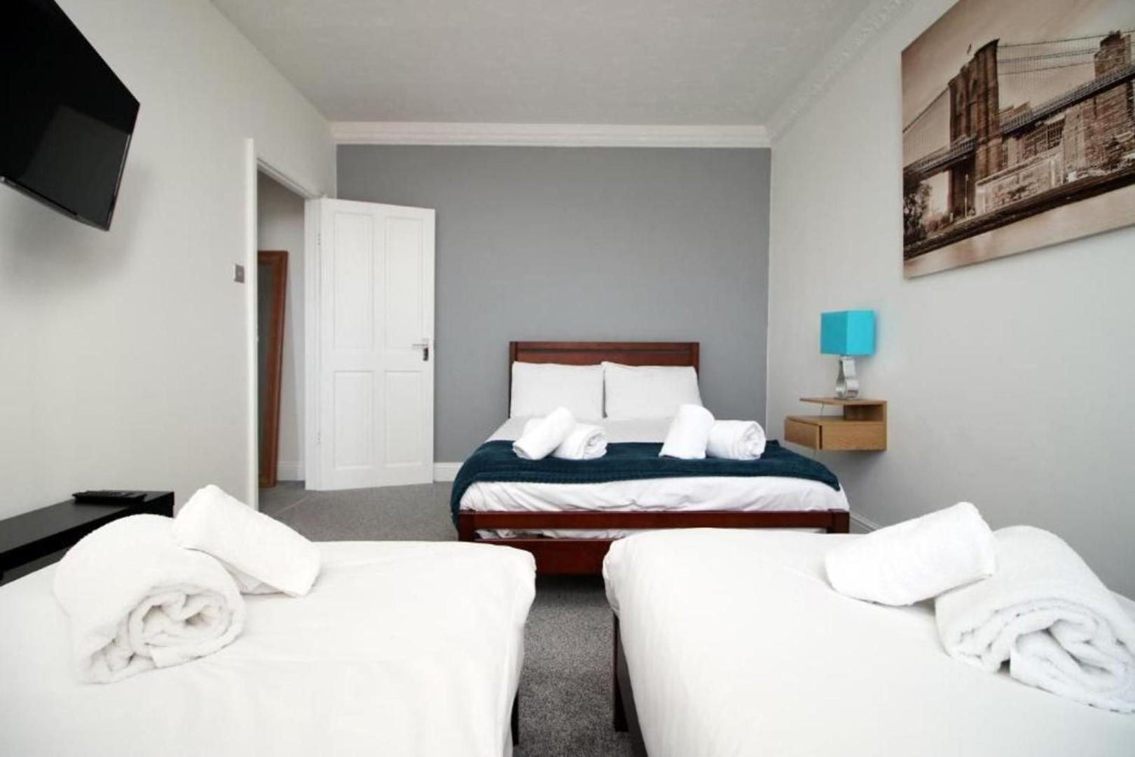 Kuva 3: 2 Bed Flat - Sleeps 6 - Parking - Wifi