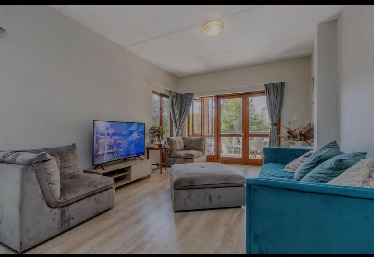 Foto 3: 2bed in sandton city