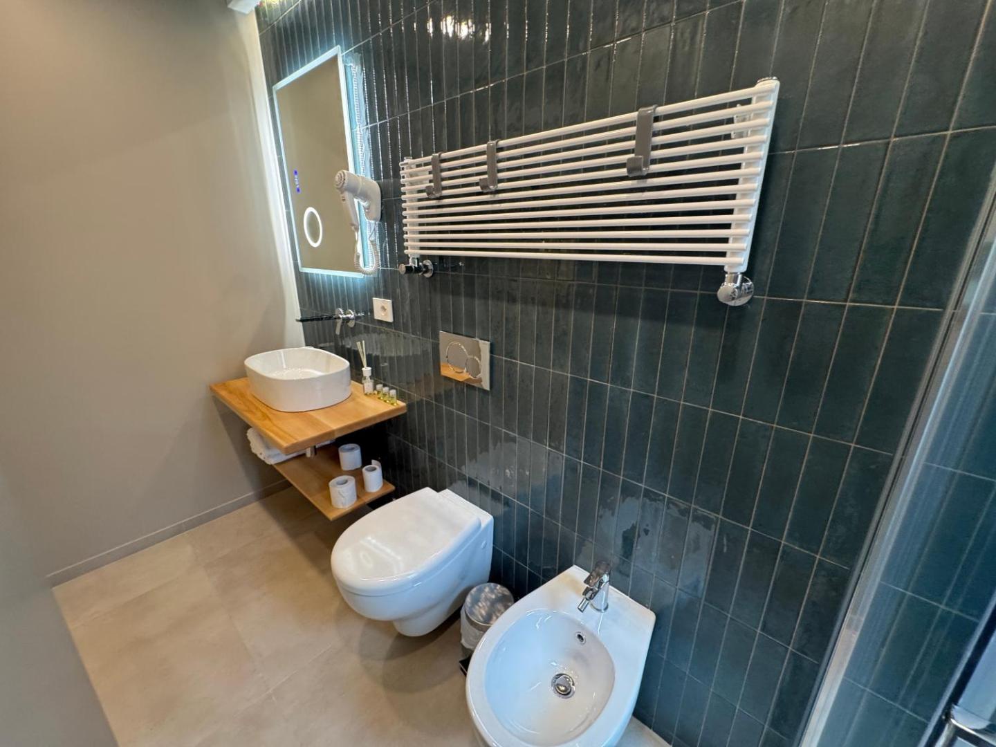Photo 3 : J & R Guest House