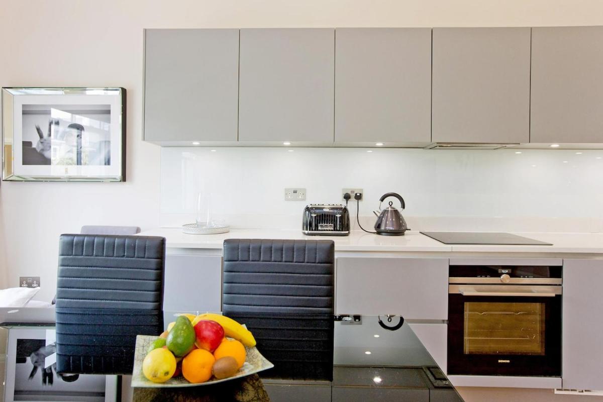 Фотография 7: Chic & Trendy 1BR Flat in Prime Location