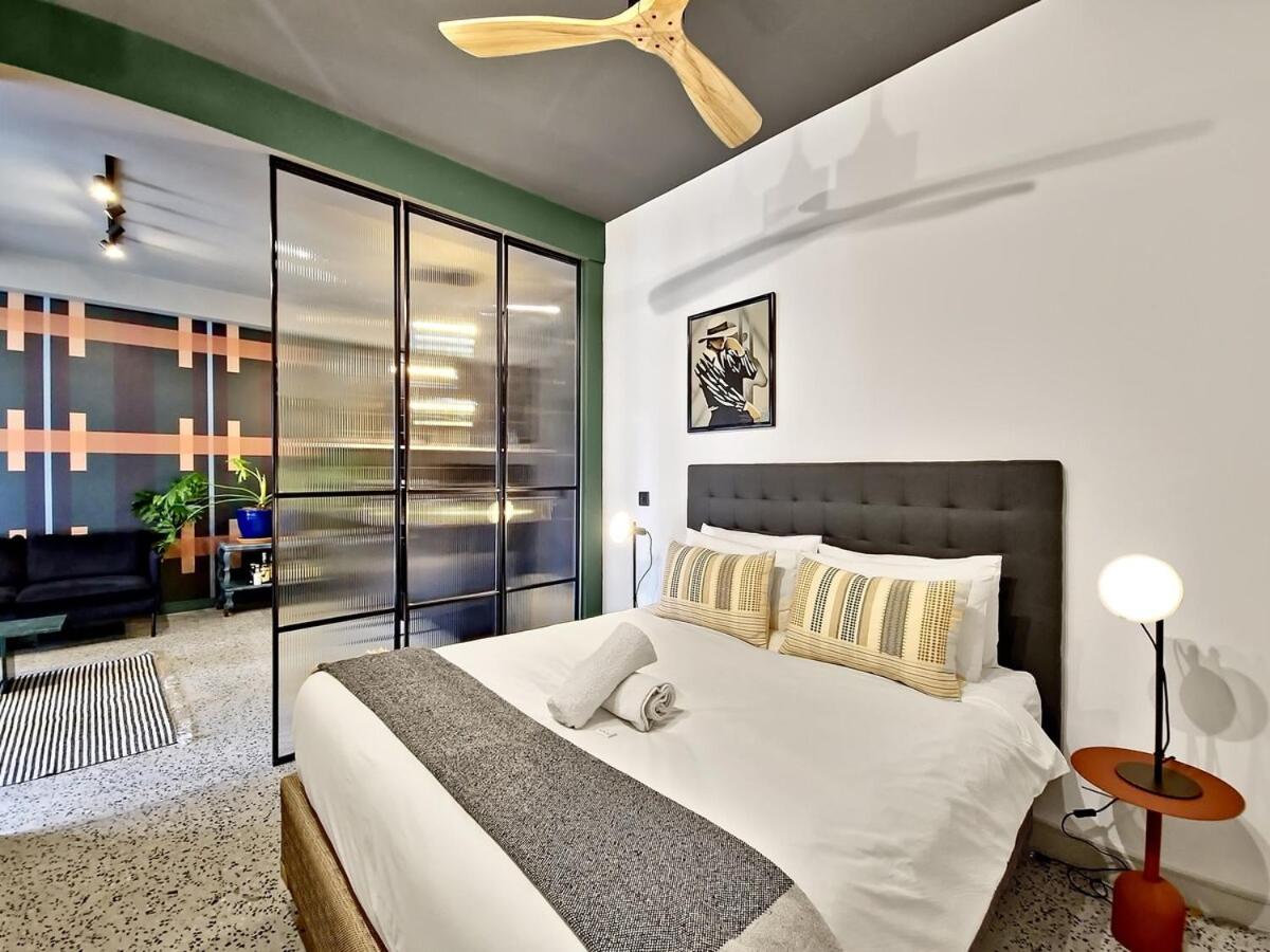 Foto 10: Rooftop Pool in Stylish Downtown Apartment