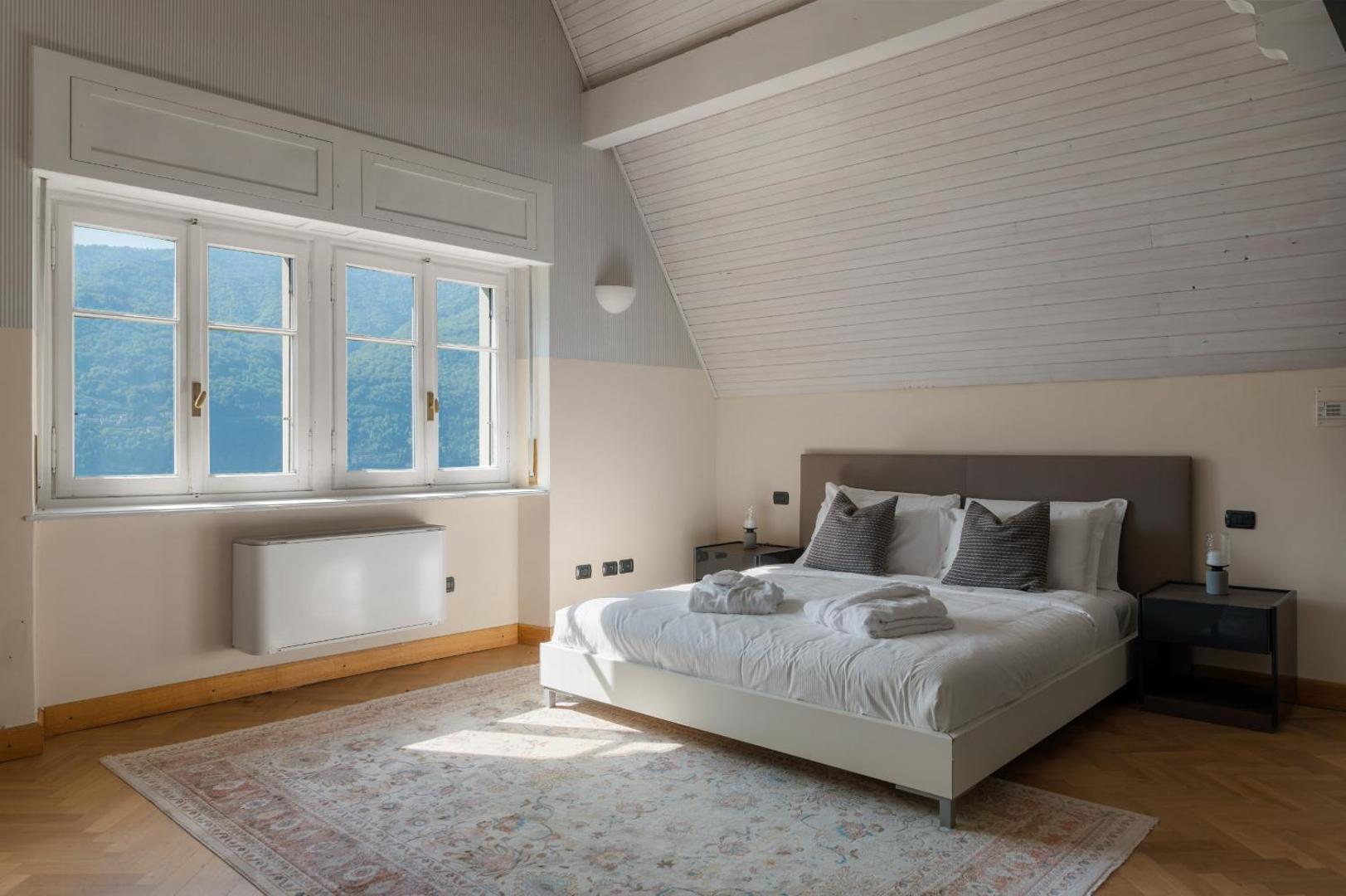 Fotografia 8: Ruby Como Villa with Lake View By Petra Luxury