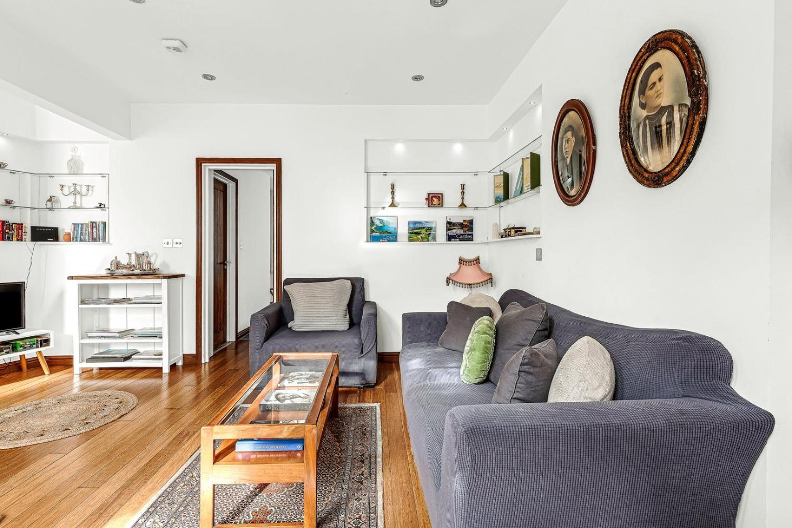 Kuva 2: Chic & Central One Bed Flat