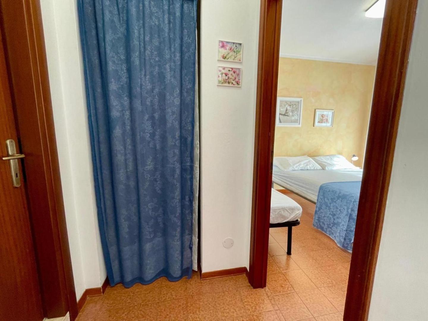 Bild 7: Flat with partial sea view