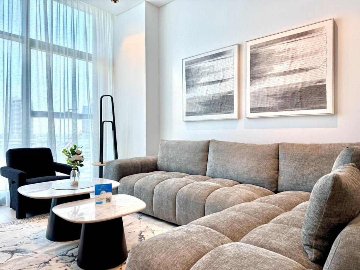 Foto 4: Vserve - 1 BR Escape With City Views & Canal Vibes