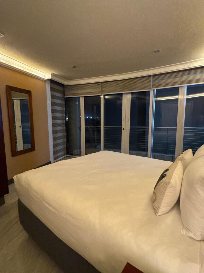 Foto 7: Accommodation Front - Extraordinary 6 Sleeper with Harbour Views