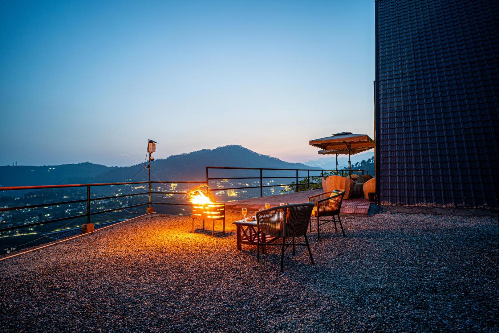 Echo By The Lakes Pet-friendly Retreat by the Lake With Game Zone & Garden photo 5