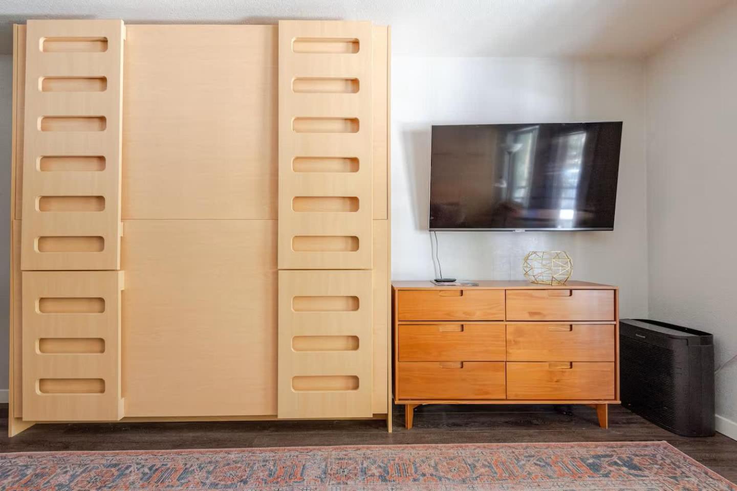 Foto 6: Super-Efficient Studio with Full Kitchen Balcony & Smart Sleeping Options