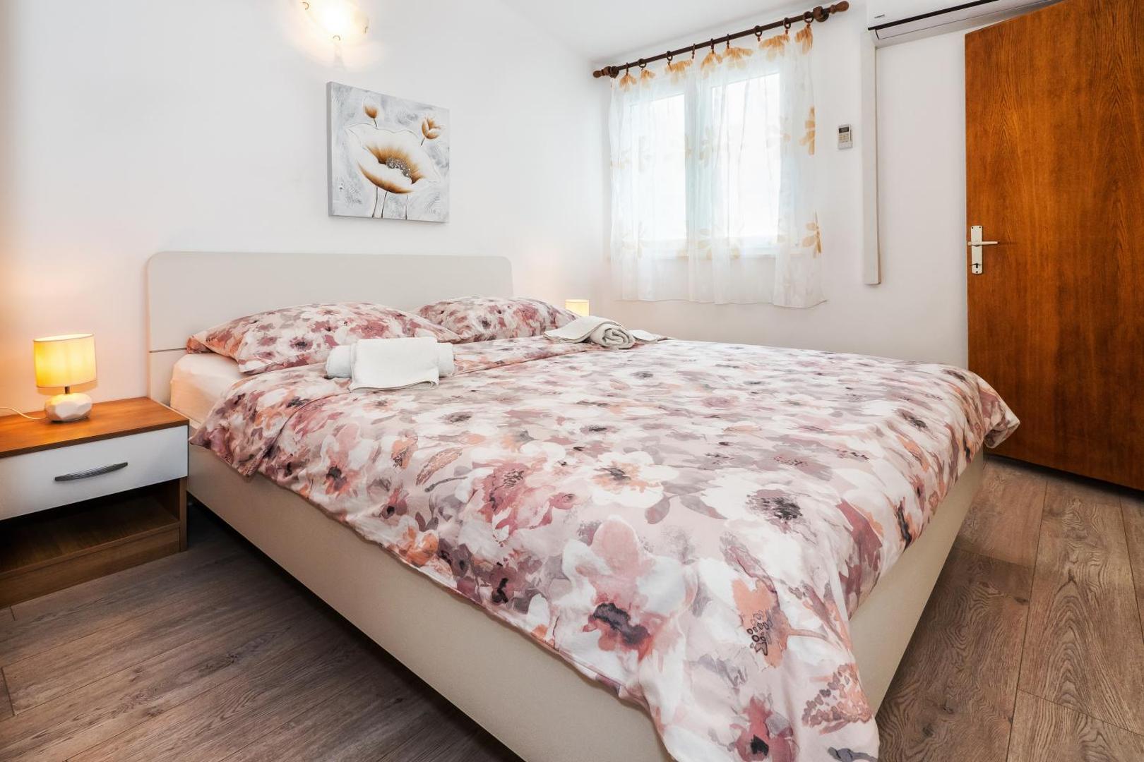 Billede 2: Split Private House - Terrace, Free Parking & Comfort