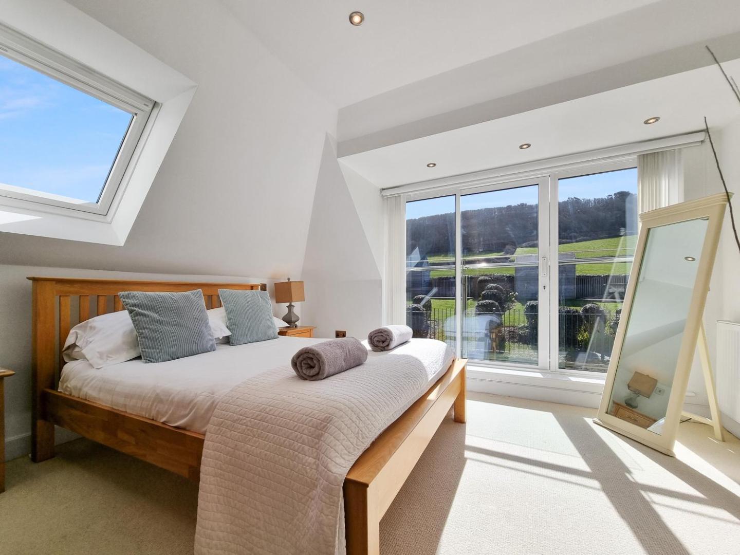 Billede 7: Point View - Award Winning Apartments with Private Parking