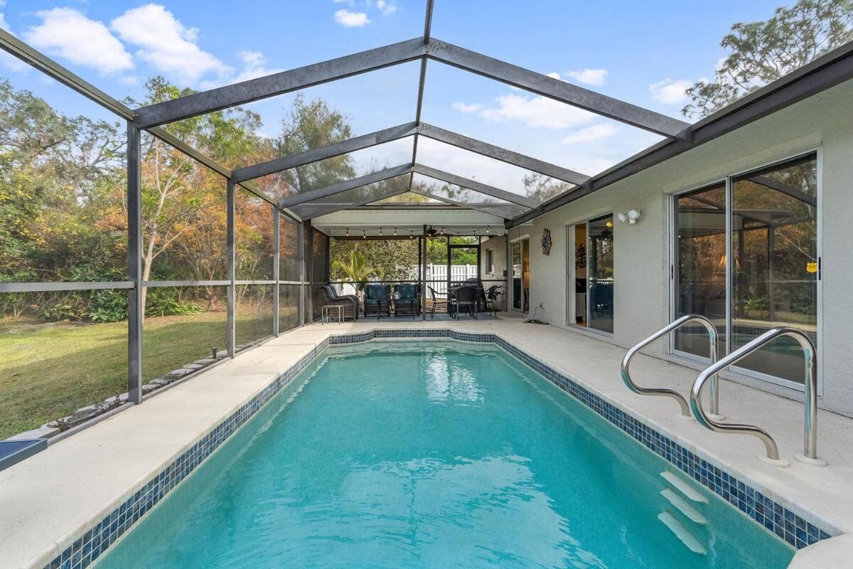 Kuva 3: Pool on the Lake, Peaceful, Close to Beaches, Restaurants and More!