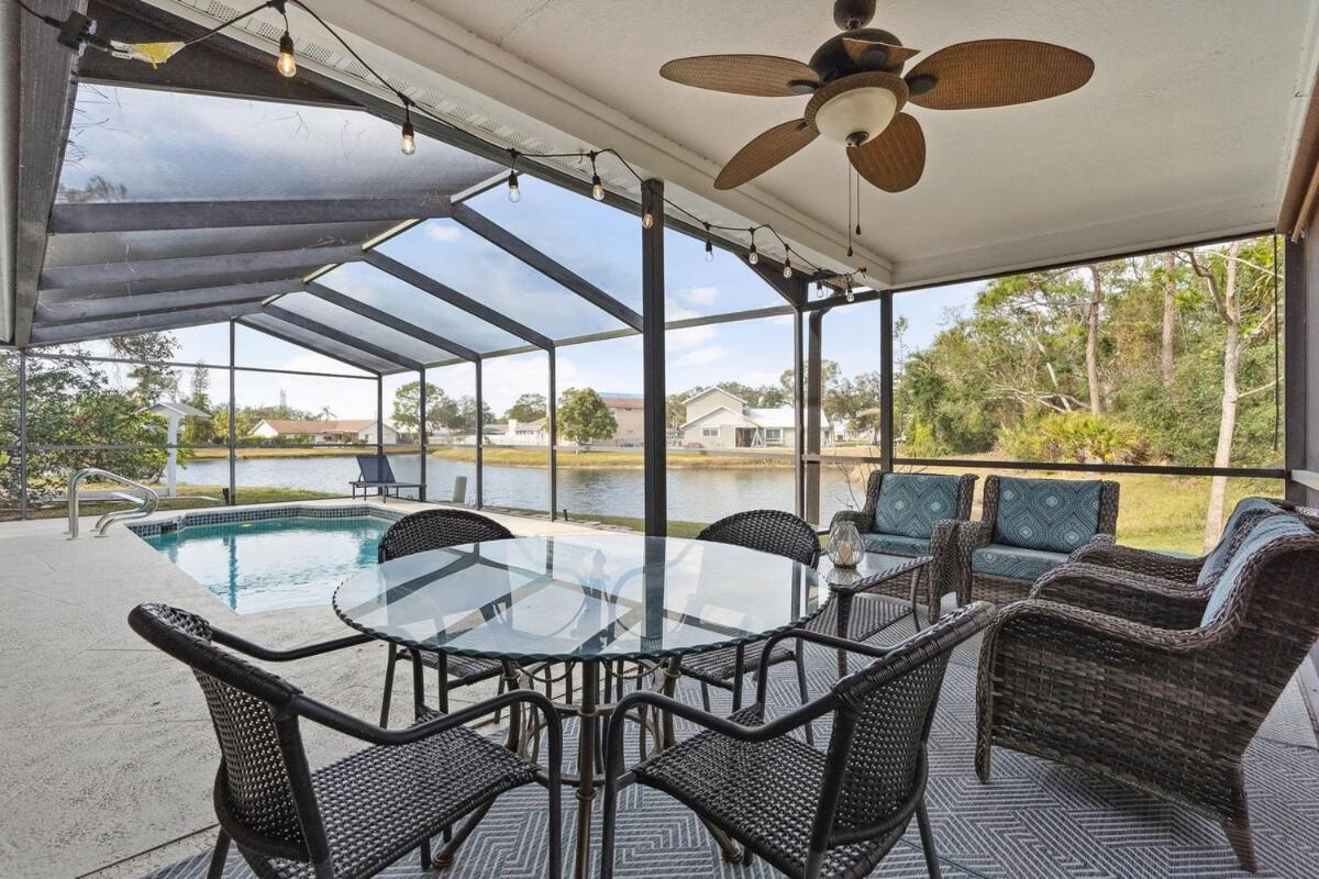 Kuva 2: Pool on the Lake, Peaceful, Close to Beaches, Restaurants and More!