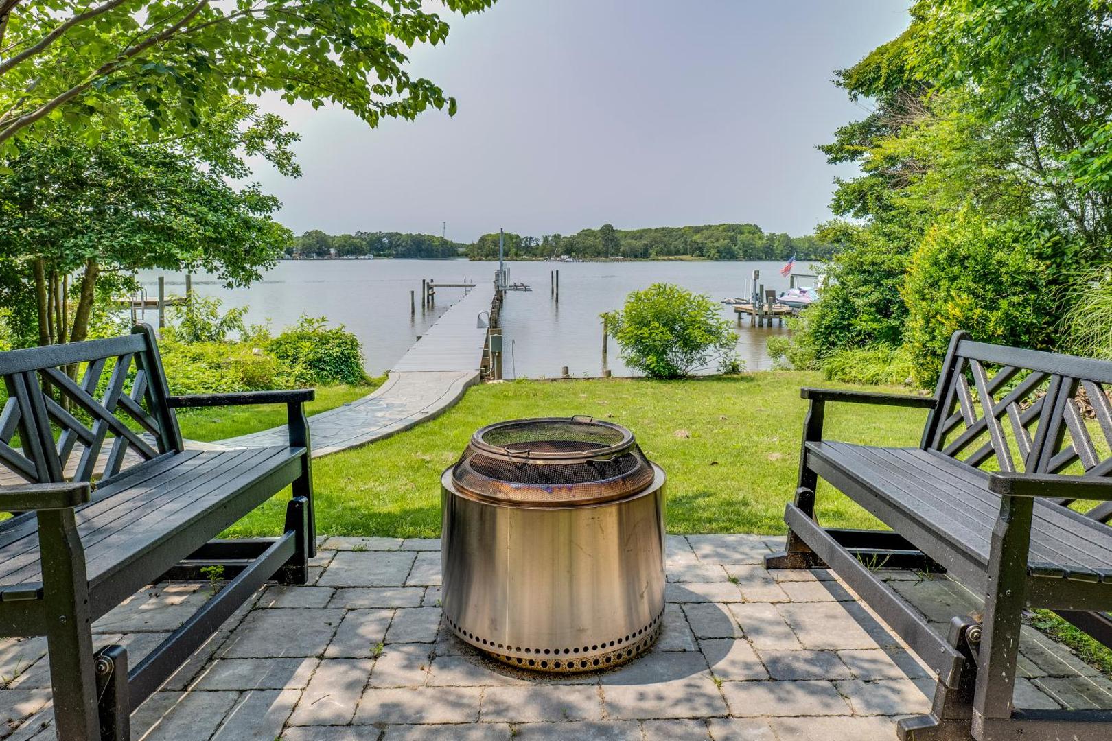 Bilde 9: River Refresh - Waterfront with Spa on Placid Bay Luxury Vacation Rental by B Michaels Escapes