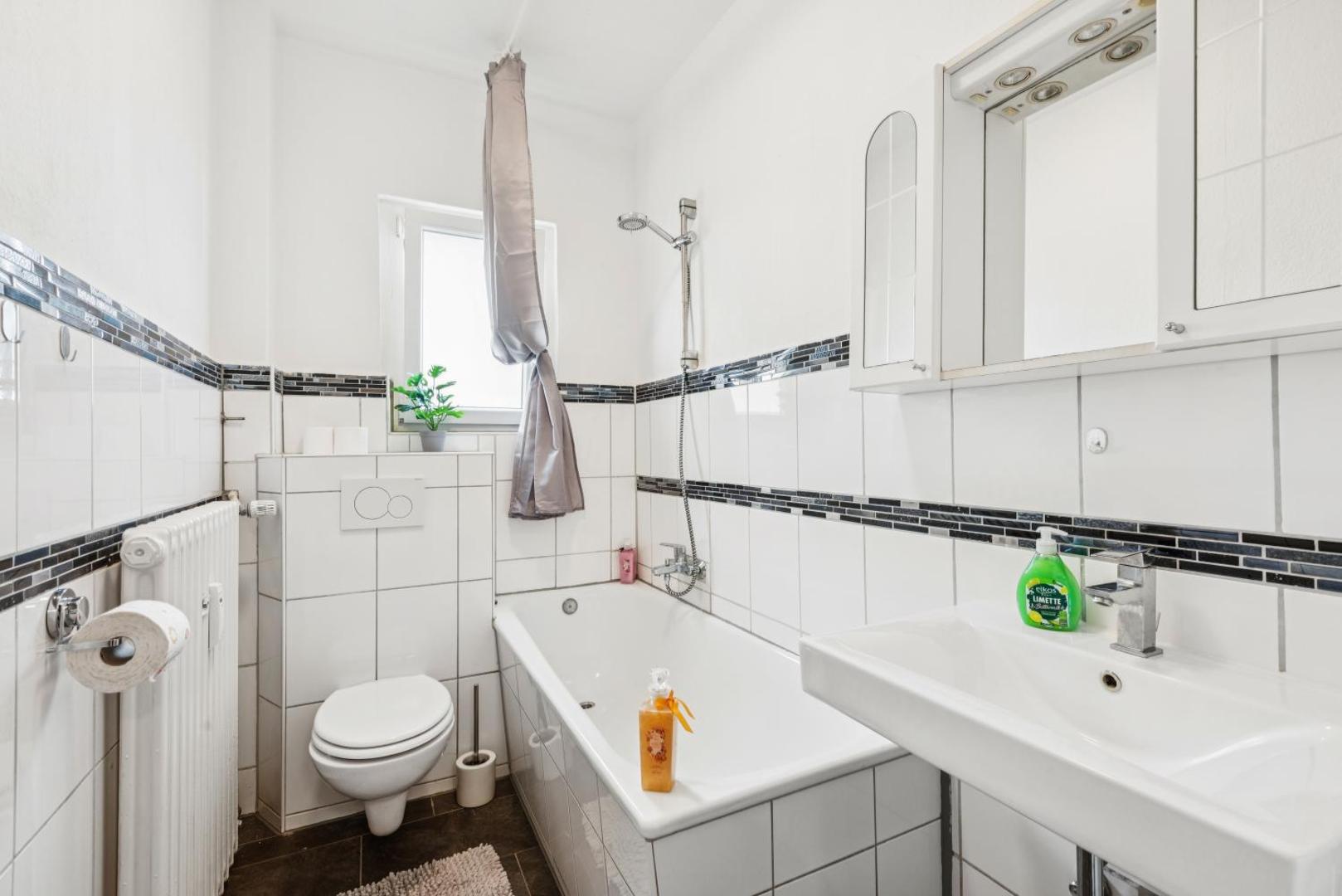 Fotografie 9: Velbert, gute Lage, Ideal für Geschäftsleute, Monteure, Messegäste, 3 Schlafzimmer, SmartTV
