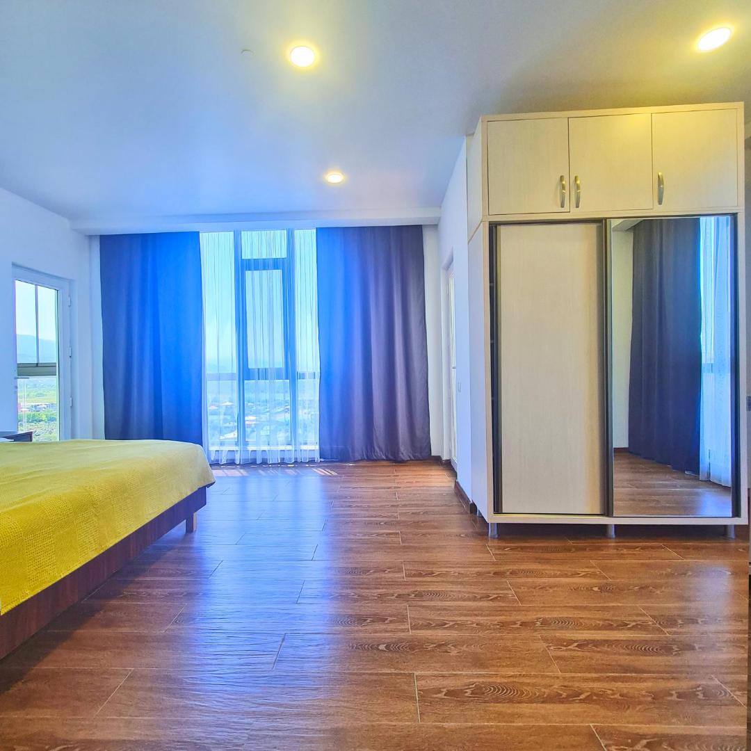 Foto 9: Panoramic #1 Sea Mountain View 1BR apartment Living Room, Balcony, Kitchen