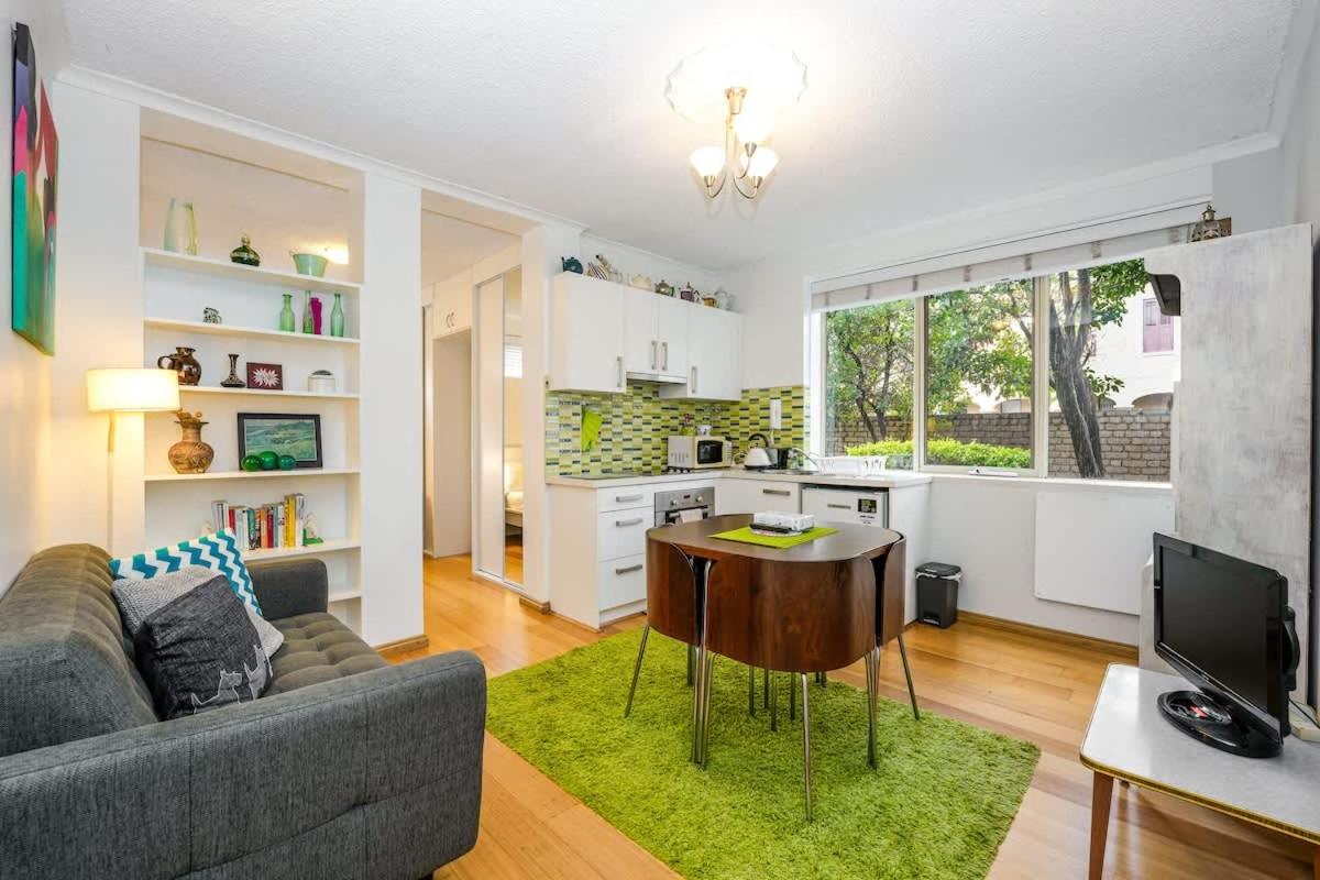 Foto 9: Central & Cozy Fitzroy Studio Apartment with parking