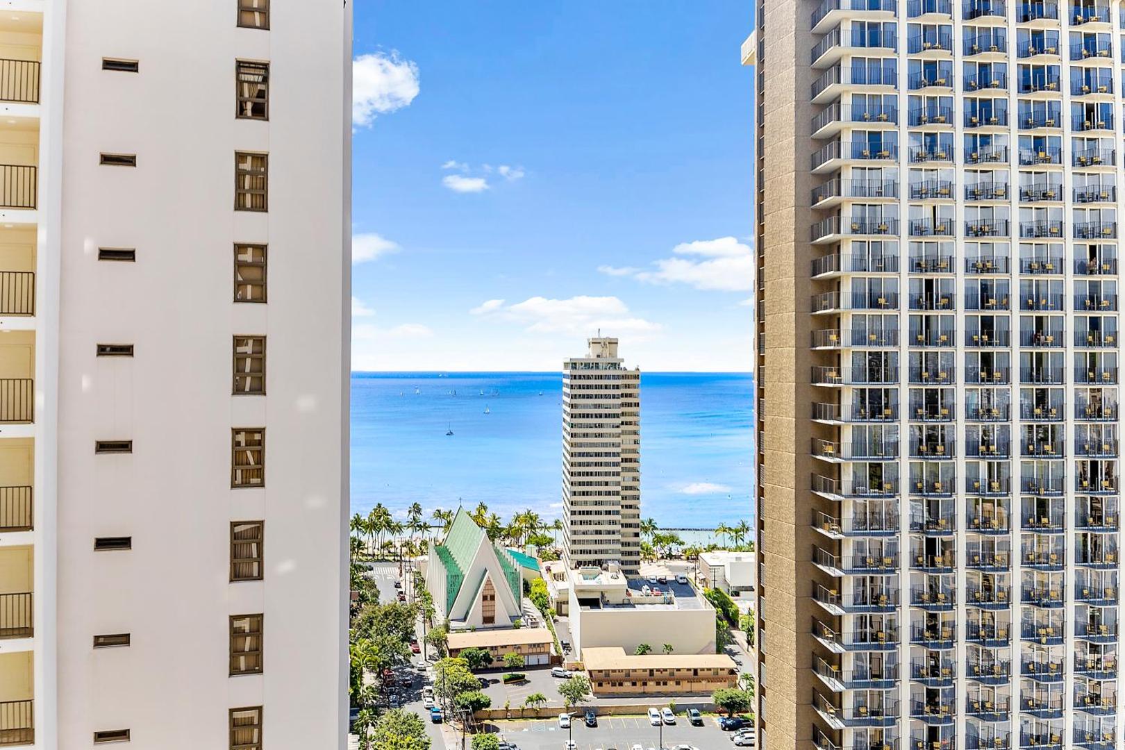 Foto 7: Bright ocean view condo with lanai near the beach