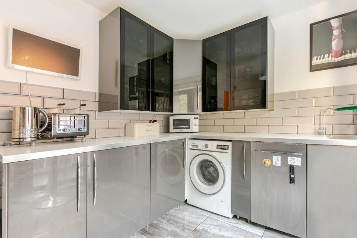 Foto 9: Seafront townhouse in Sandgate