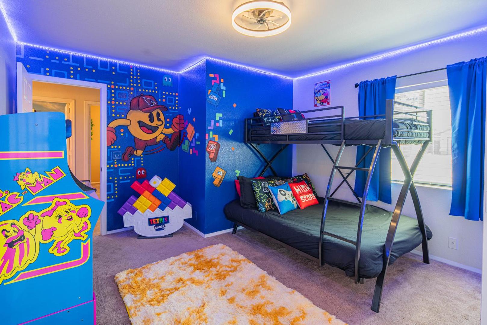 Foto 4: 4BR - Arcades, Putting Green, Fire Pit, Themed Rooms
