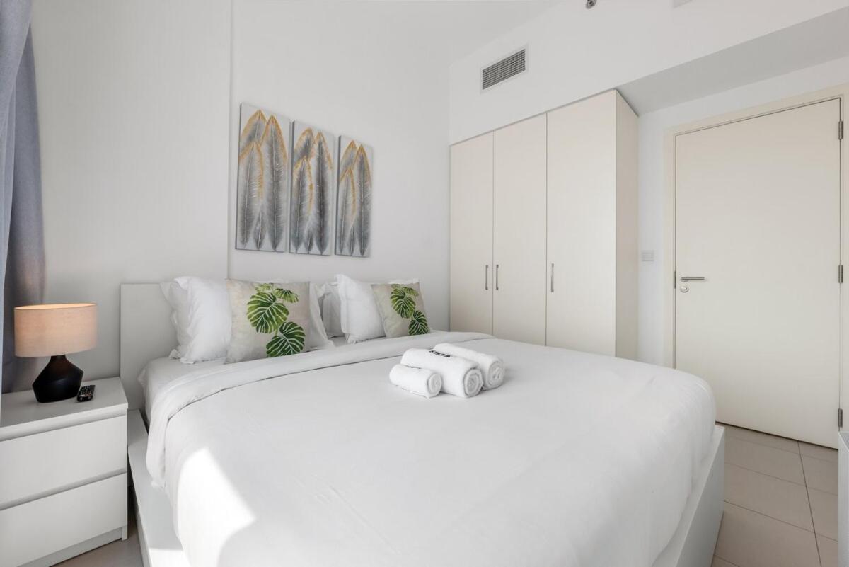 Foto 6: Waves - Stylish Blue Haven near Town Square Park