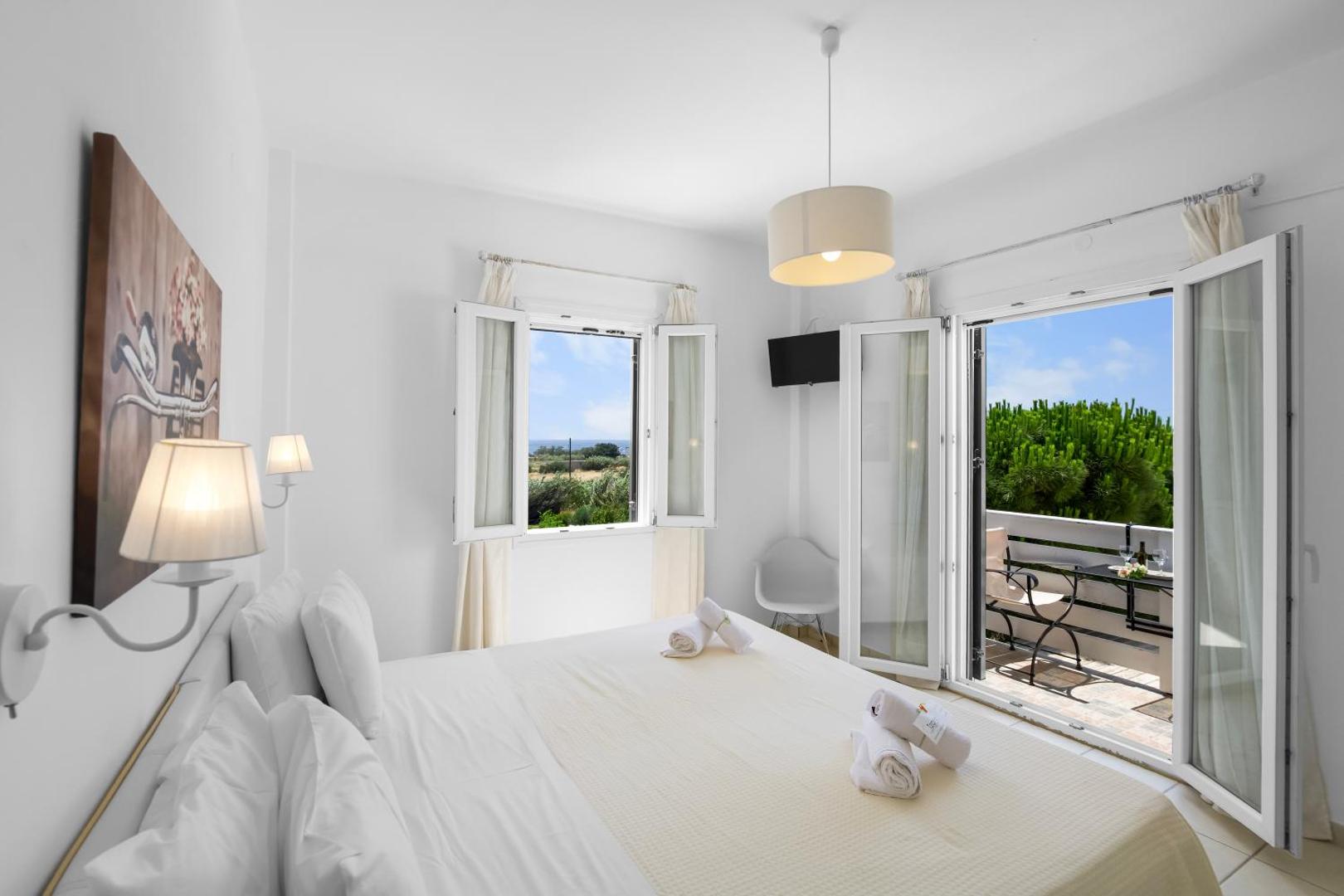 Fotografie 5: Tzane Studios & Apartments - Steps away from Golden Beach