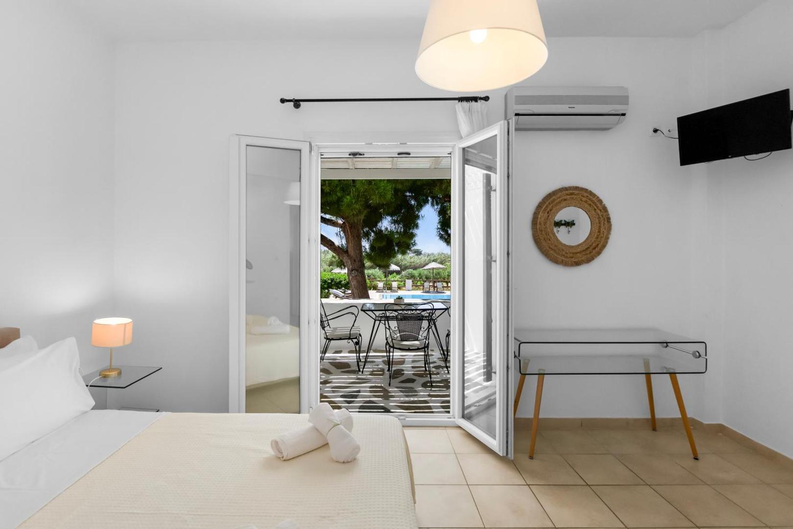 Fotografie 6: Tzane Studios & Apartments - Steps away from Golden Beach