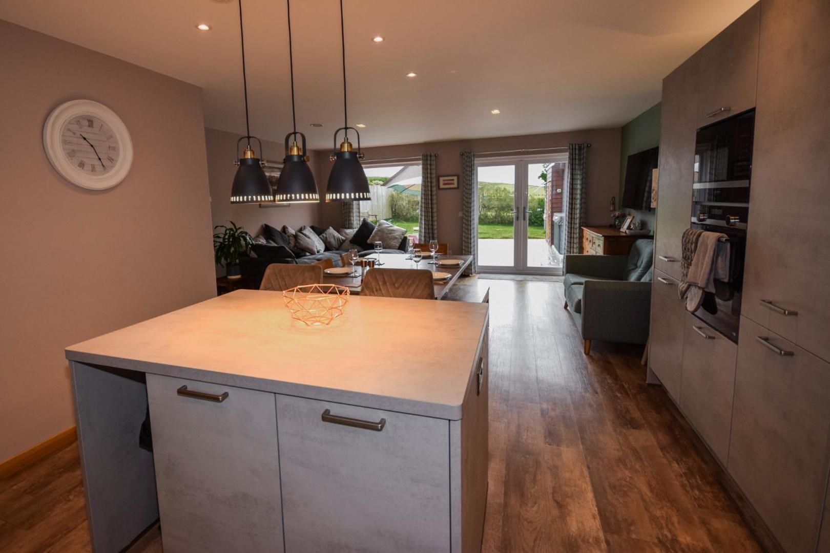 Foto 10: Aurora - Self Catering, Kirkwall, Quiet Location with Luxury Hot Tub