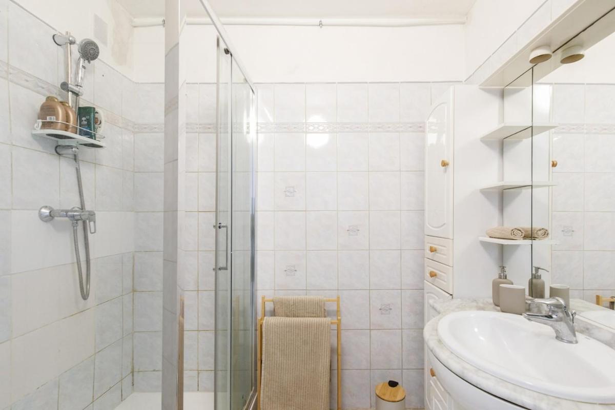 Zdjęcie 6: Nice Flat with terrace & parking near city center
