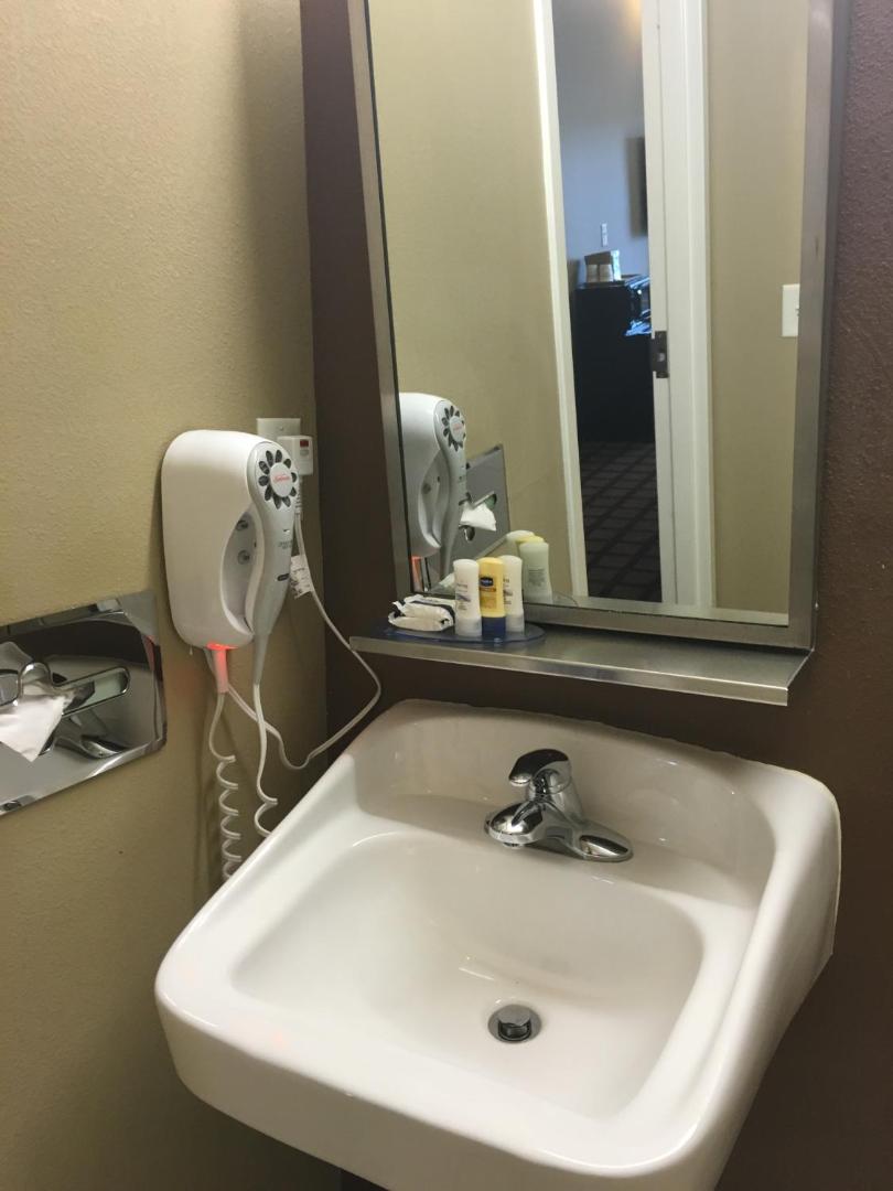 Foto 5: Microtel by Wyndham Perry National Fairground Area I-75