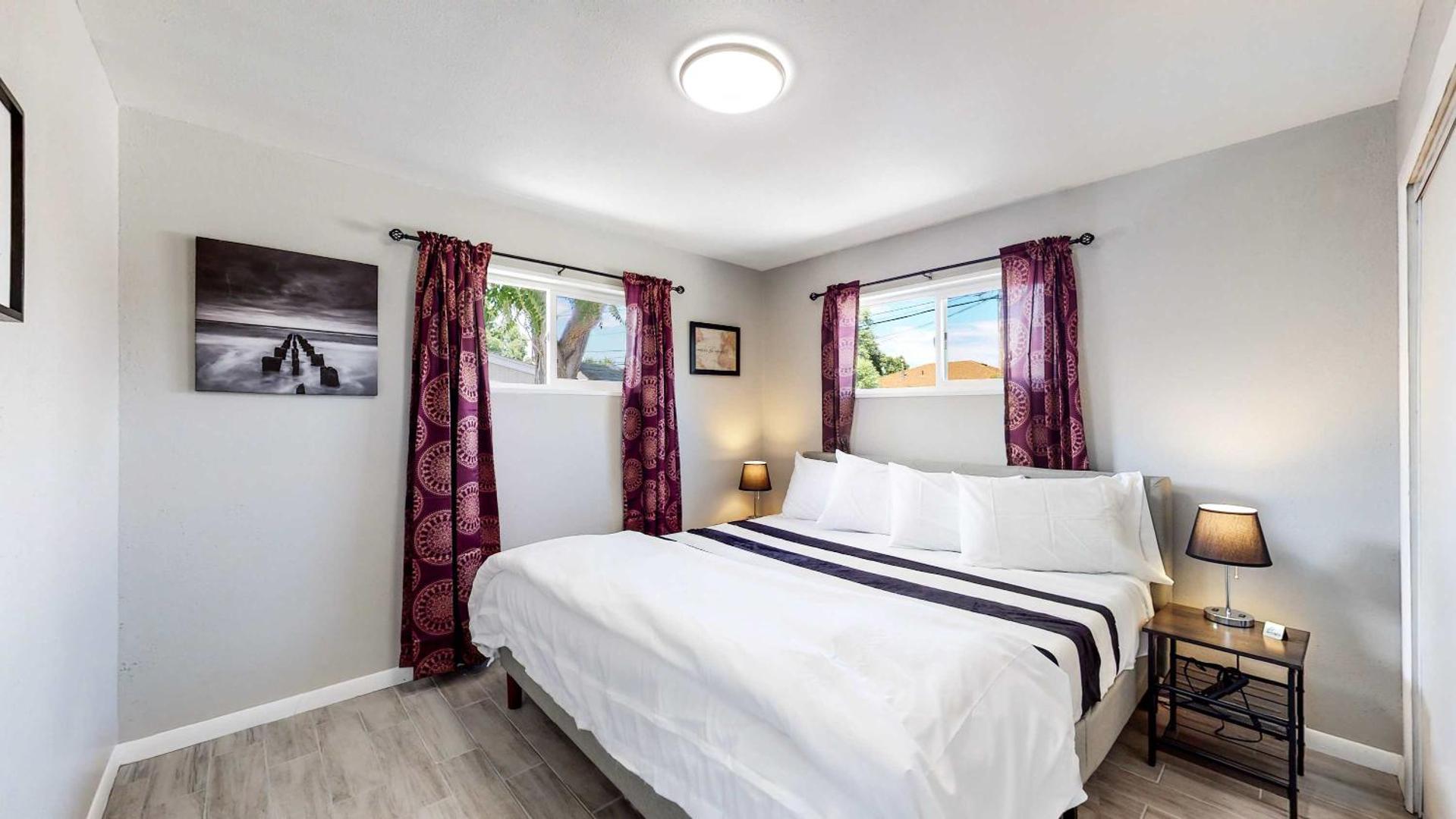 Foto 9: Bright & Spacious Upper Unit with Two Bedrooms in Denver