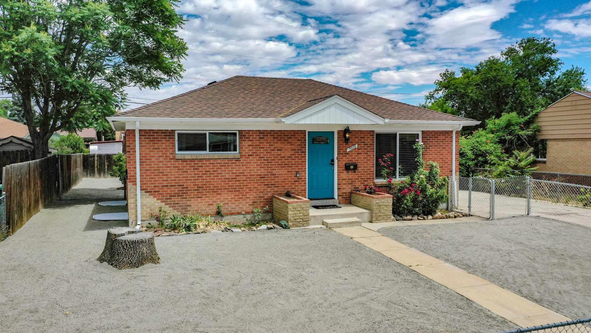 Foto 8: Bright & Spacious Upper Unit with Two Bedrooms in Denver