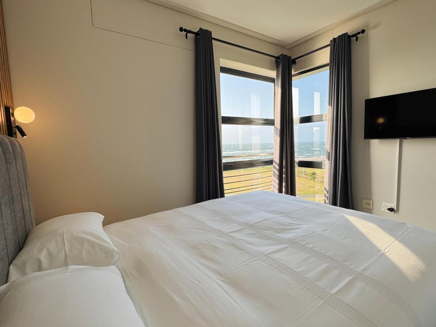 Accommodation Front - Breathtaking 4 sleeper with Sea Viewsの写真10