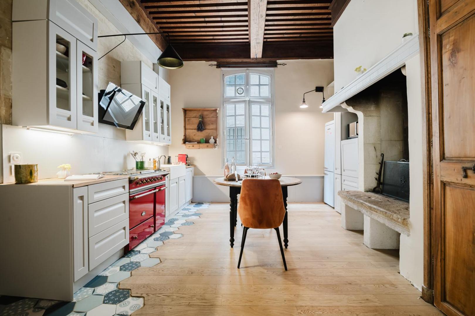 Фотография 3: Unique character apartment - heart of Avignon - quiet & charming