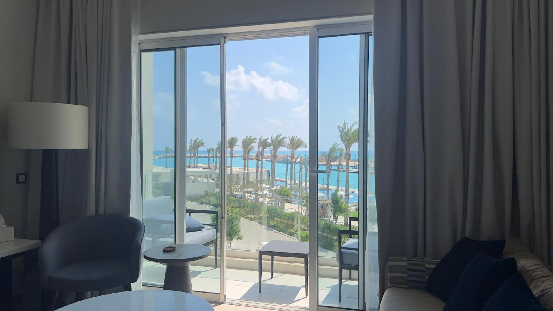 Foto 2: Marassi, Luxury Suite in Address Beach resort! service apartment