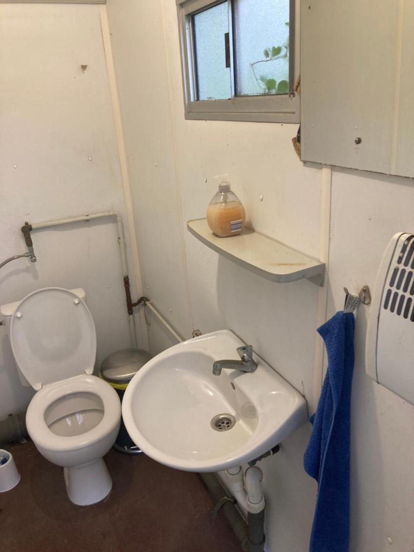 Foto 5: Tiny house at the ecological swimming pool