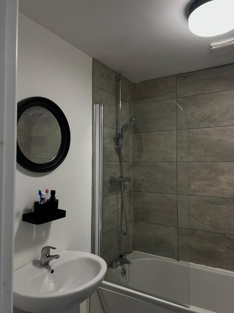 Zdjęcie 9: Two bed flat in Cardiff