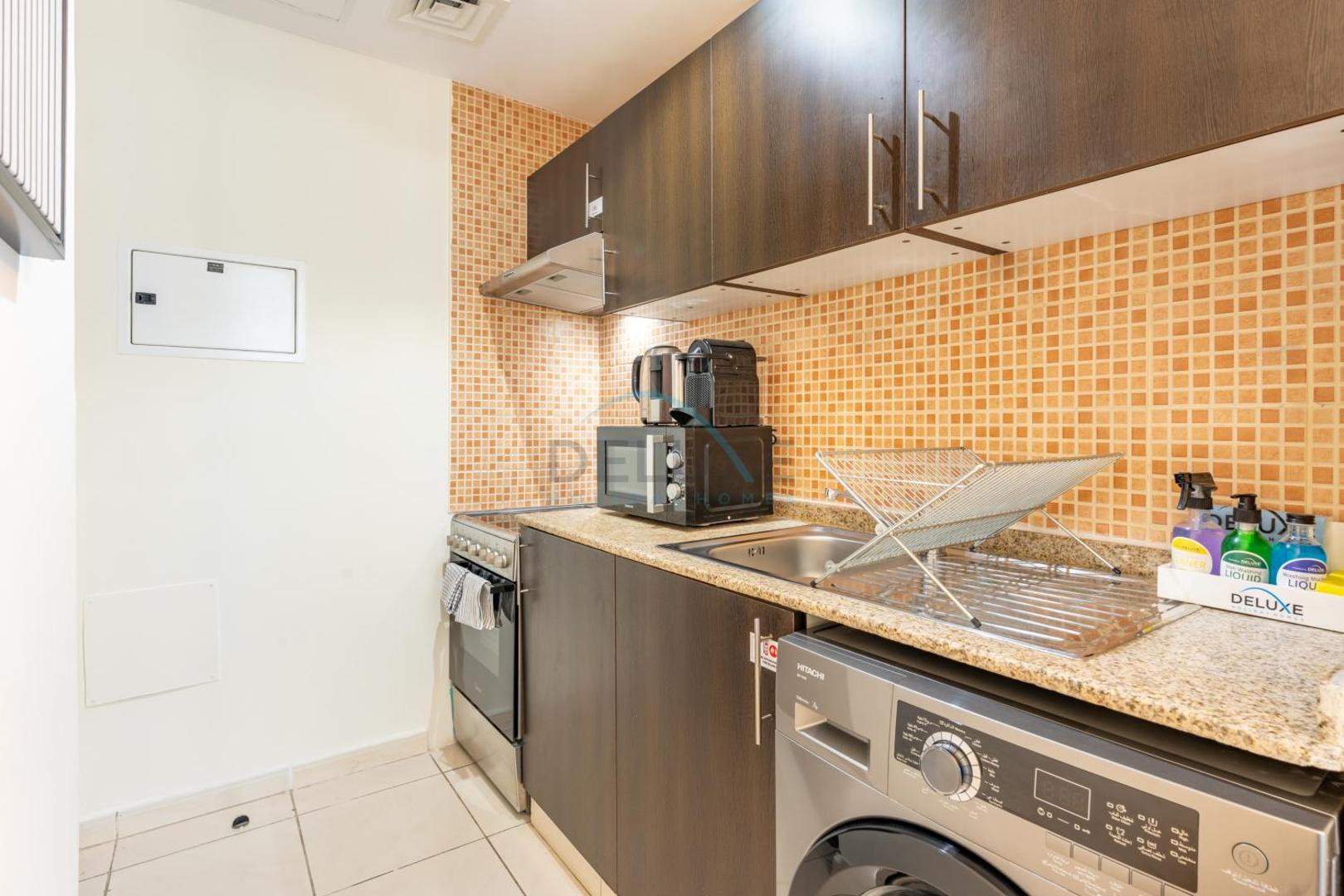 Foto 2: Studio with Balcony Facing the Community, Located Near Golf Clubs and Cricket Stadium, Royale Residence 1 , Dubai Sports City by Deluxe Holiday Homes
