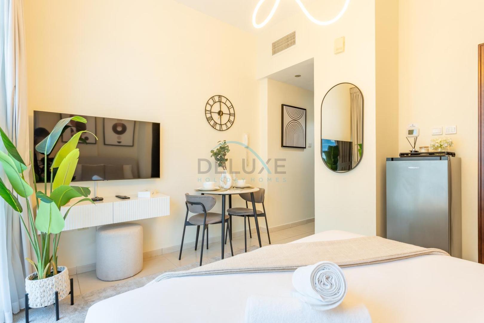 Foto 10: Studio with Balcony Facing the Community, Located Near Golf Clubs and Cricket Stadium, Royale Residence 1 , Dubai Sports City by Deluxe Holiday Homes