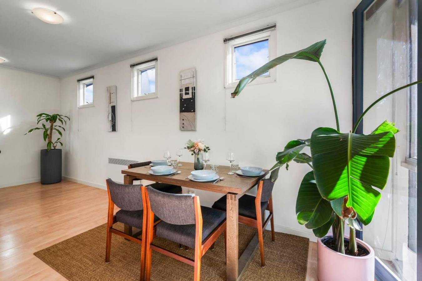 Kuva 5: Spacious Duplex, Tram Stop, Brunswick East
