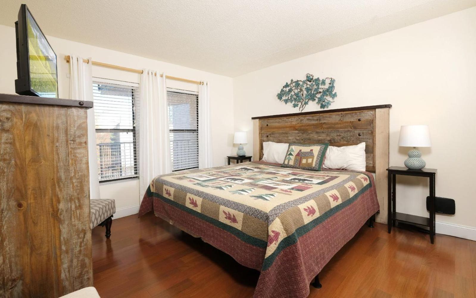 Photo 3 : Oak Square 305