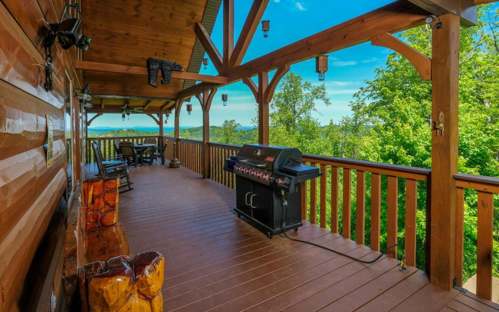 Foto 5: A Cloud 9 - Gorgeous Mountain Views, Outdoor Hot Tub + Game Room with Pool Table & More!