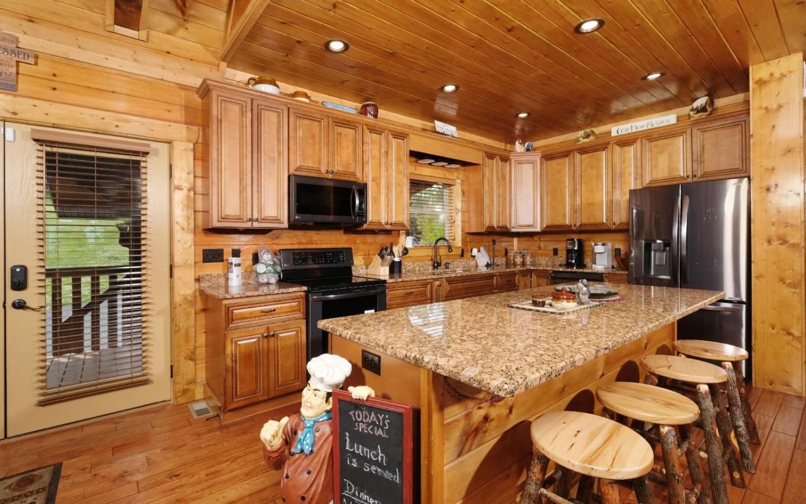 Foto 10: A Cloud 9 - Gorgeous Mountain Views, Outdoor Hot Tub + Game Room with Pool Table & More!