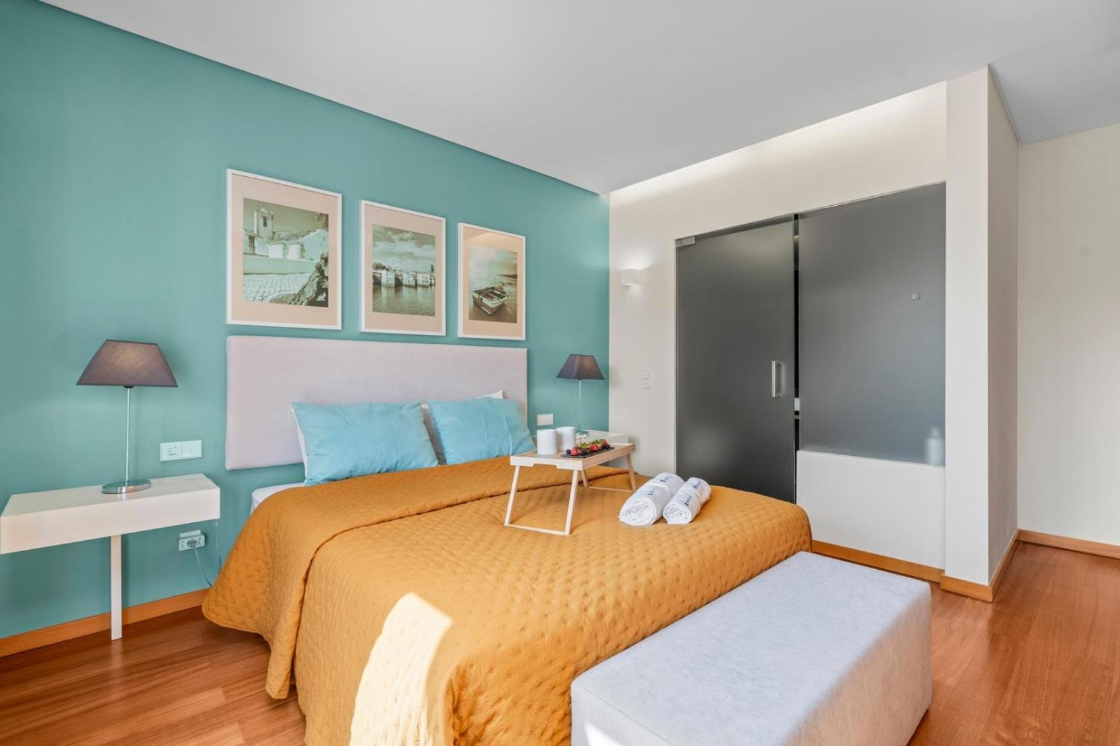 Fotografia 10: Spacious & Luxurious w/ Terrace & Pool by HostWise