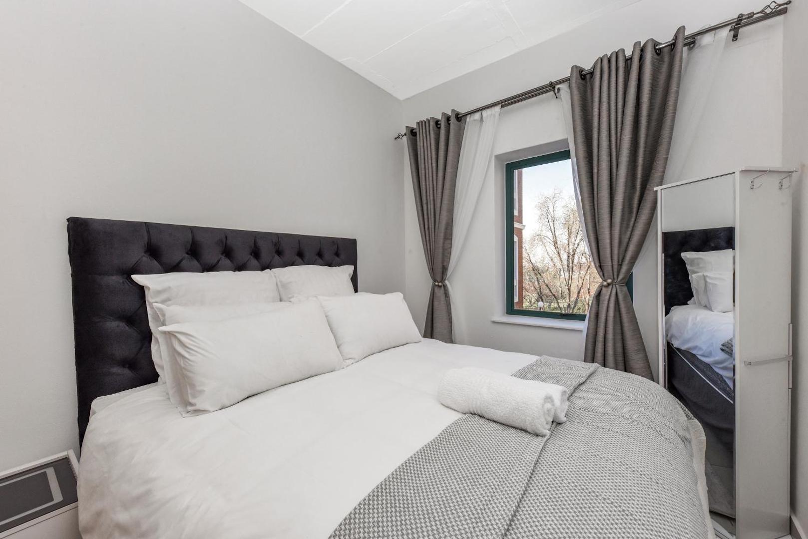 Chic & Central 1 Bed Apartment in Illovo Sandton的照片9
