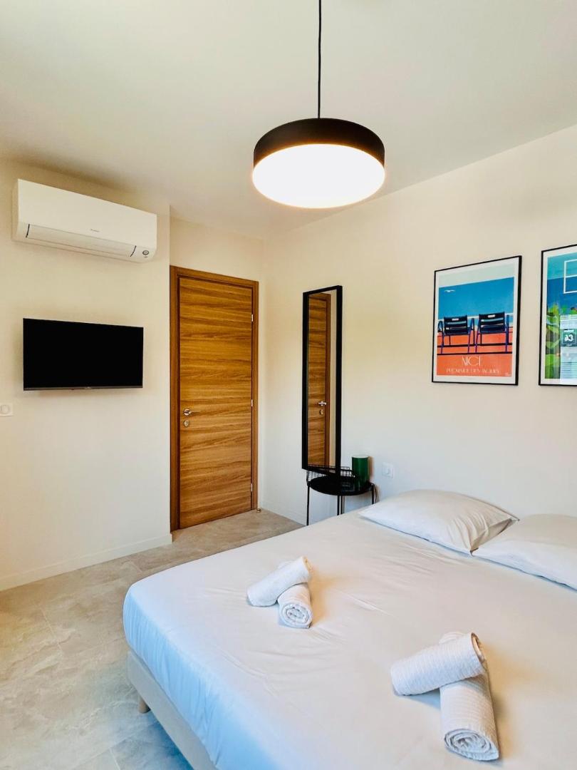 Φωτογραφία 6: Coliving - Private Shower - Bfast & Terrace Dining