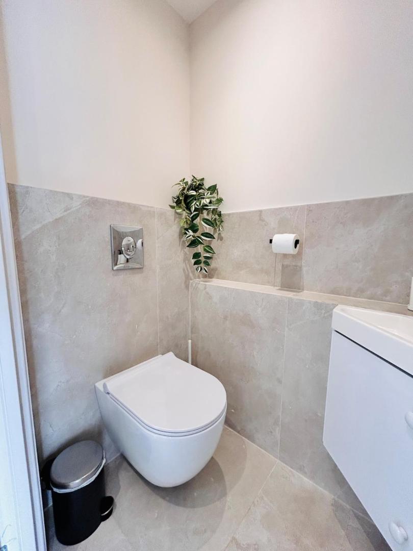 Φωτογραφία 8: Coliving - Private Shower - Bfast & Terrace Dining