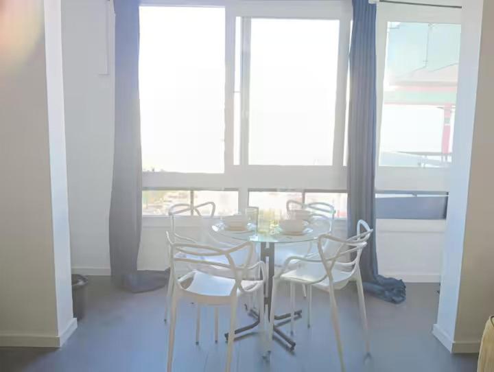 Bilde 3: Spacious & Near the Subway