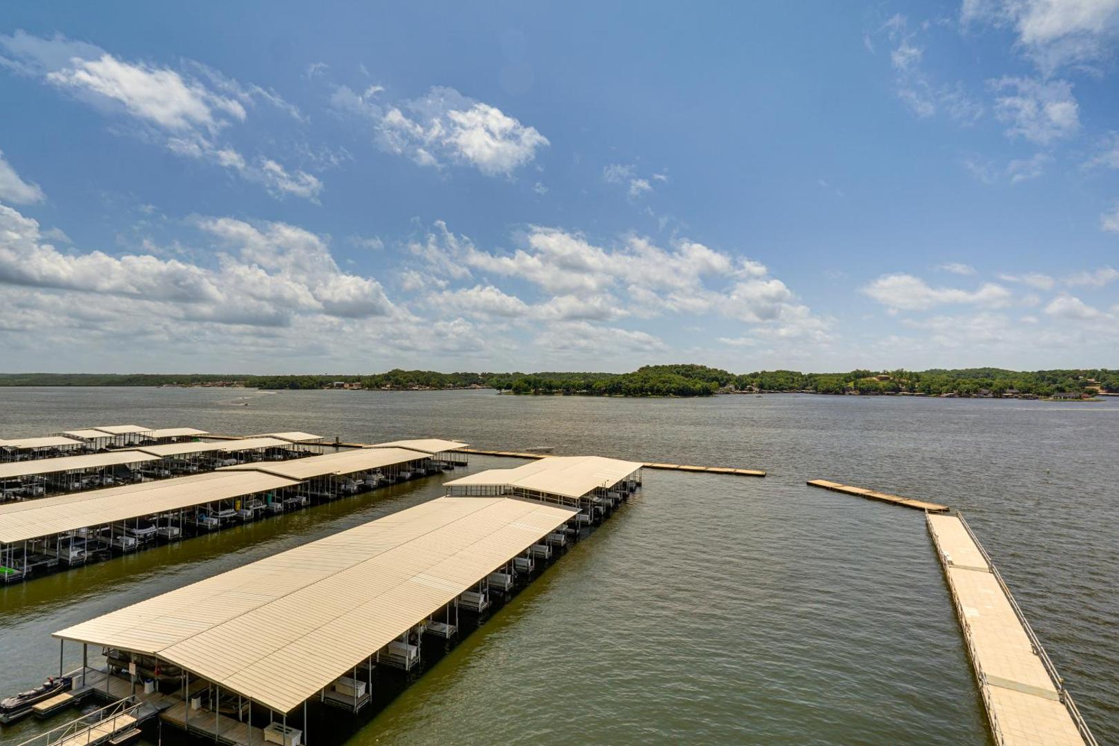 Fotografie 2: Pool Access at Waterfront Lake Ozarks Rental!