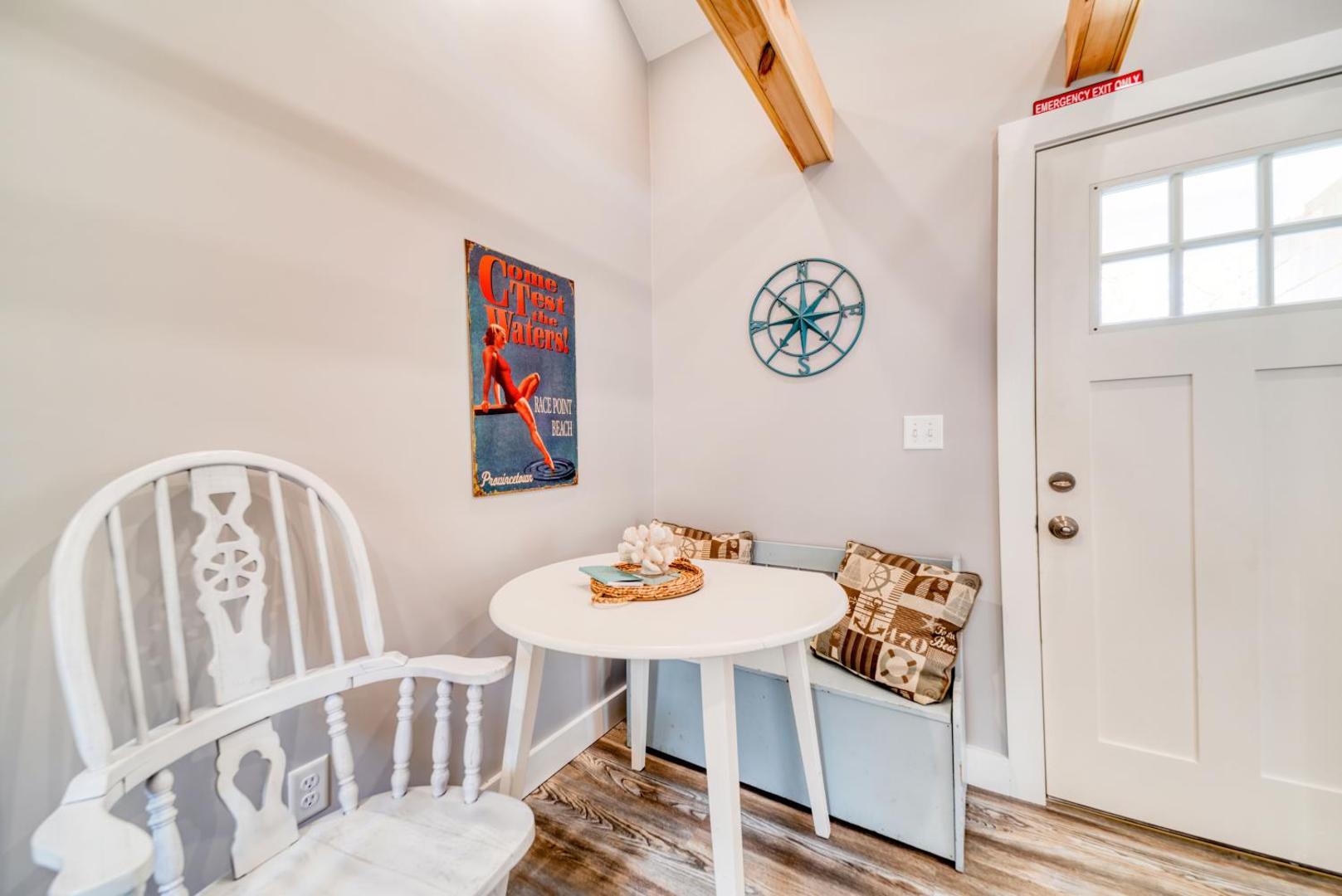 Фотография 4: Studio with Deck by Leavetown Vacations