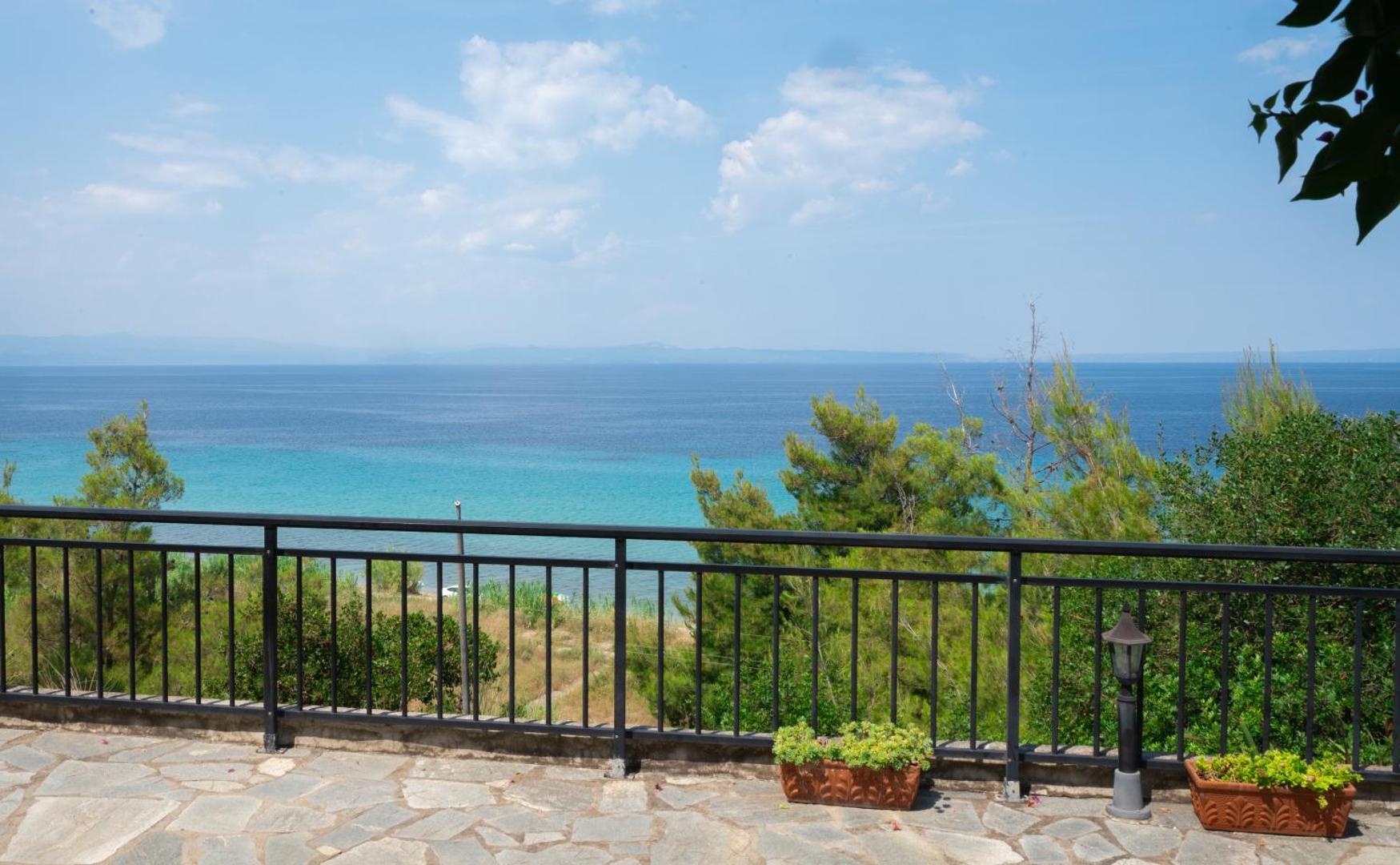 Kuva 10: First in the sea with amazing view house